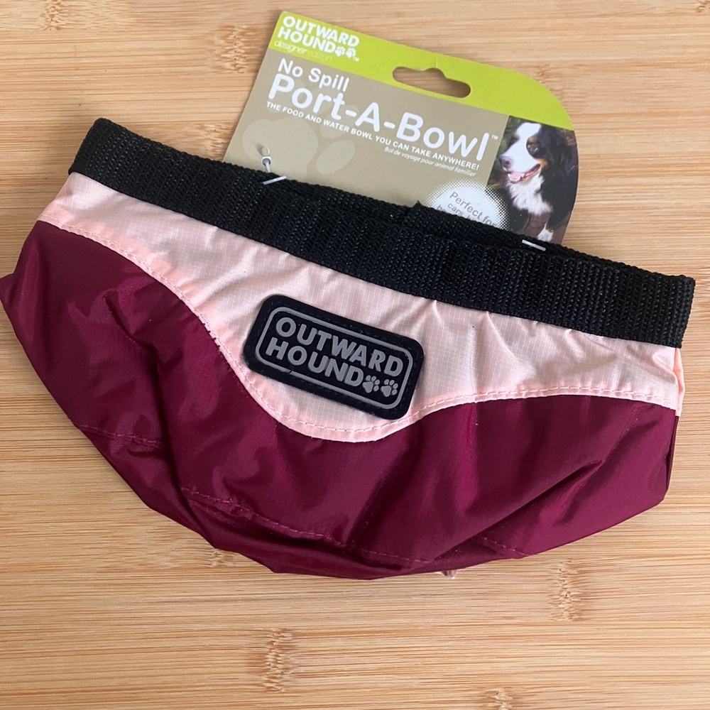 Portable Outward Hound Pet Bowl in Beet & Pink